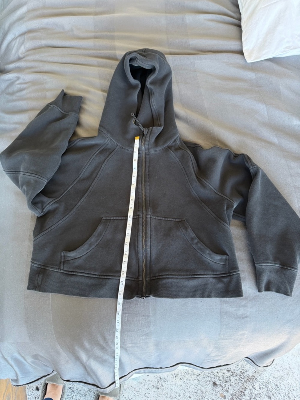 Lululemon hoodie cropped size M/L in black